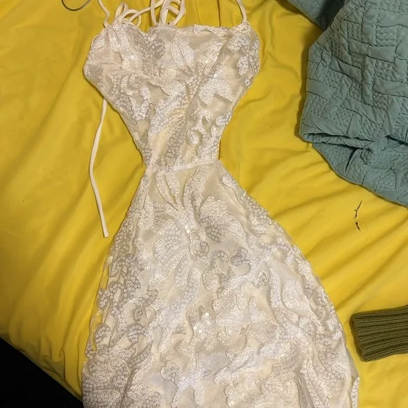 White Lucy in the Sky dress - Picture 4 of 4